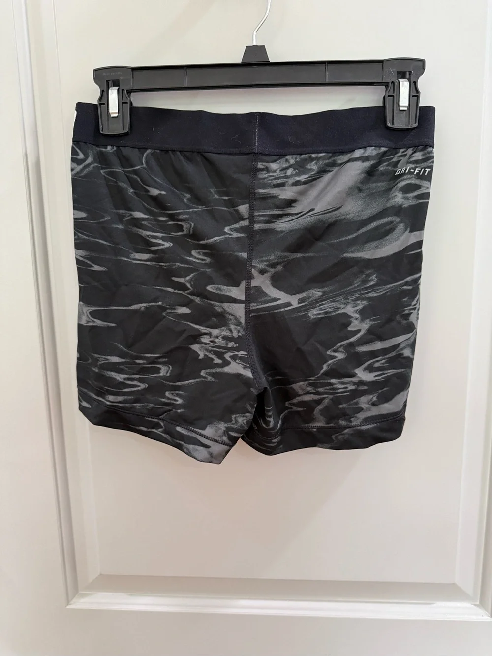Women’s Nike Pro Black and Gray Compression Shorts Size Large
